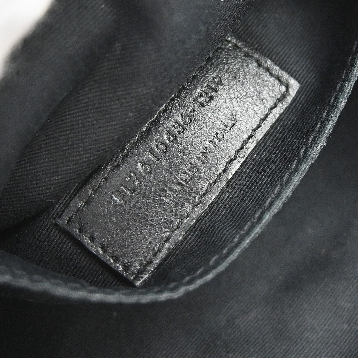 Saint Laurent Vinyle Round Camera Matelasse Chevron Leather Black Leather Crossbody Bag Bag (Pre-Owned)