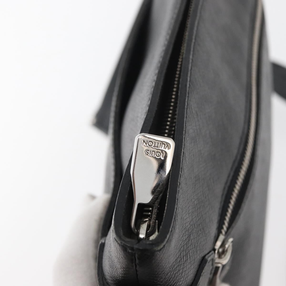Louis Vuitton Sasha Taiga Leather Black Leather Handbag (Pre-Owned)