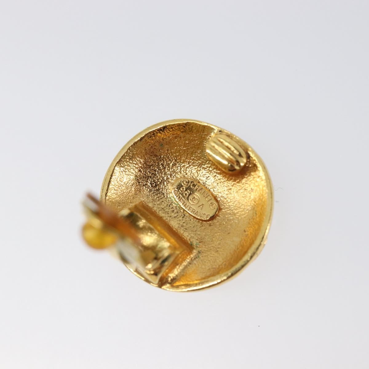 Chanel Vintage Round Cc Clip-On Metal Gold Metal Earrings Jewelry (Pre-Owned)
