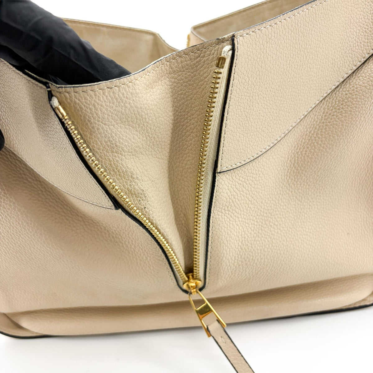Loewe Hammock Leather Beige Calfskin Handbag (Pre-Owned)