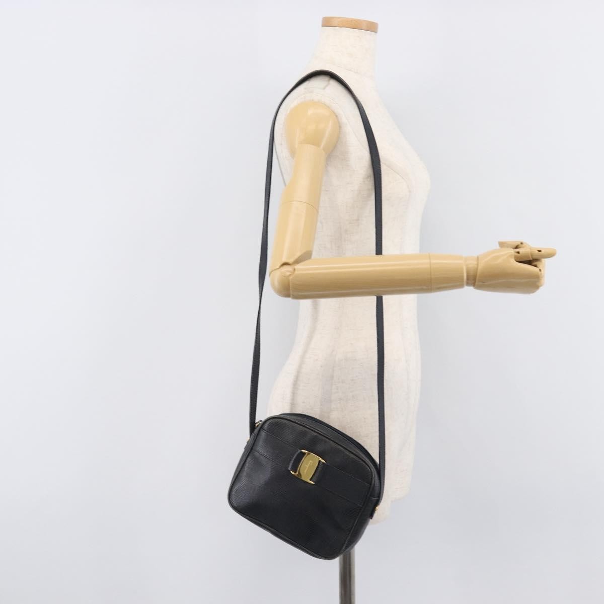 Salvatore Ferragamo Vala Leather Navy Leather Shoulder Bag Bag (Pre-Owned)