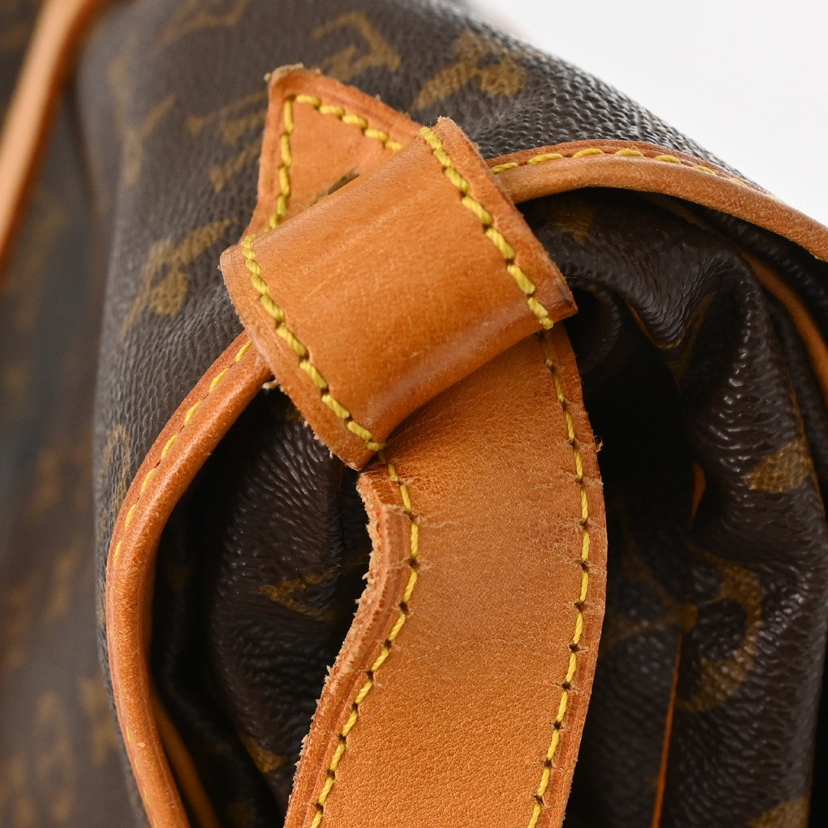 Louis Vuitton Saumur Monogram Brown Canvas Shoulder Bag Bag (Pre-Owned)