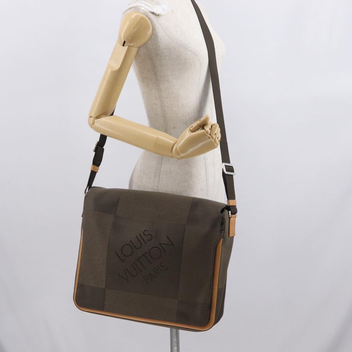 Louis Vuitton Terre Messenger Damier Geant Canvas Brown Canvas Shoulder Bag Bag (Pre-Owned)