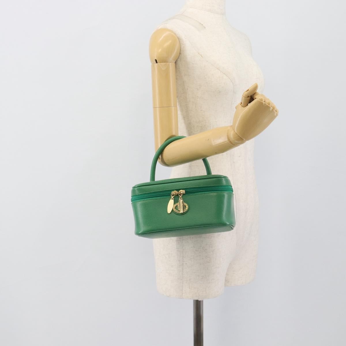 Burberry Vanity Leather Green Leather Clutche & Pouche Bag (Pre-Owned)