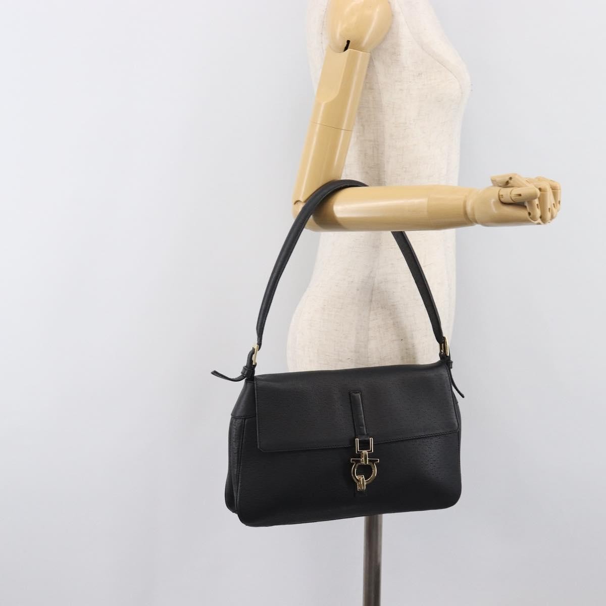 Salvatore Ferragamo Gancini Leather Black Leather Shoulder Bag Bag (Pre-Owned)