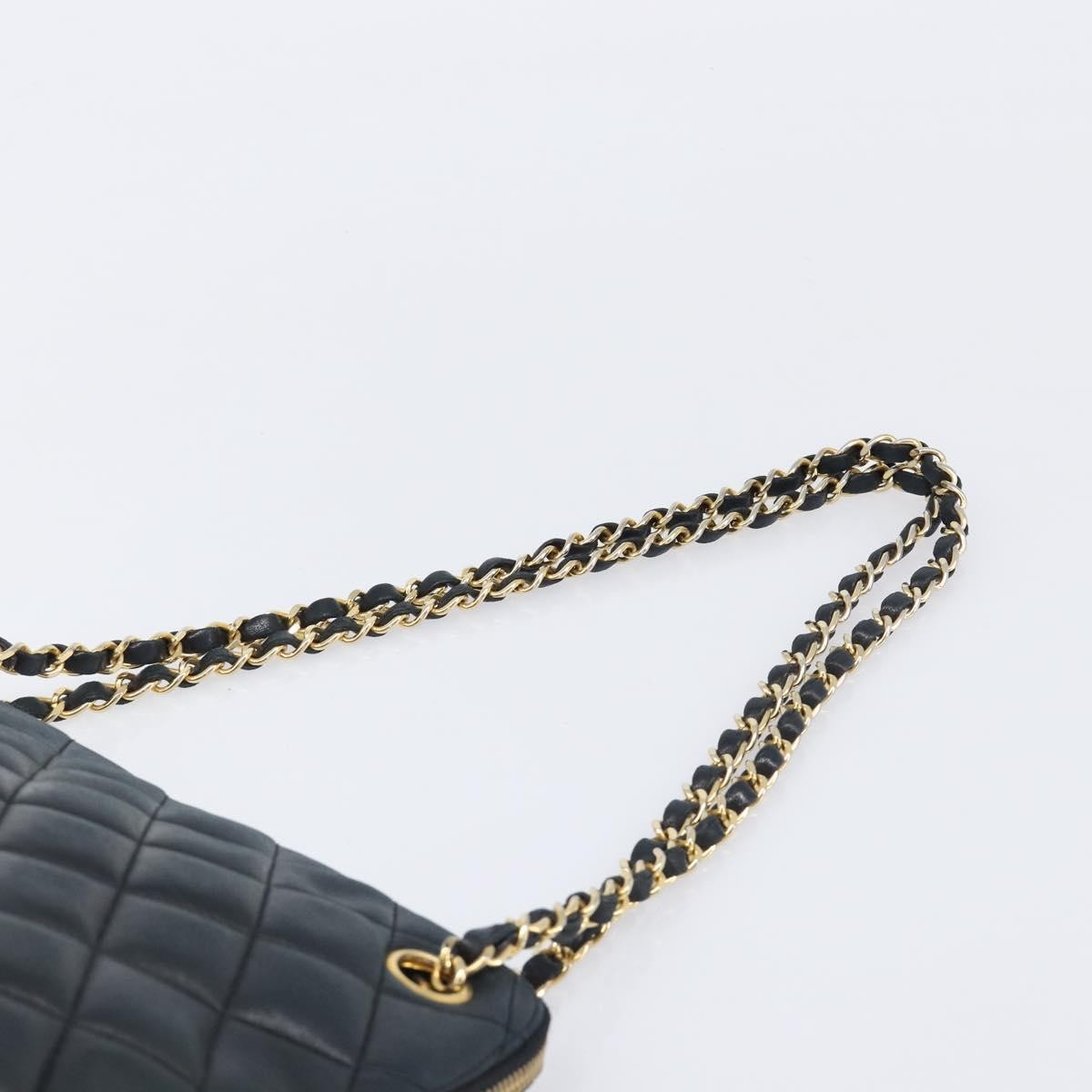 Chanel Shoulder Quilted Leather Black Leather Shoulder Bag Bag (Pre-Owned)