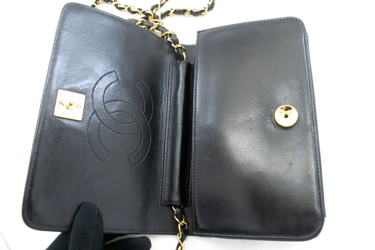 Chanel Vintage Full Flap Quilted Lambskin Black Leather Handbag (Pre-Owned)