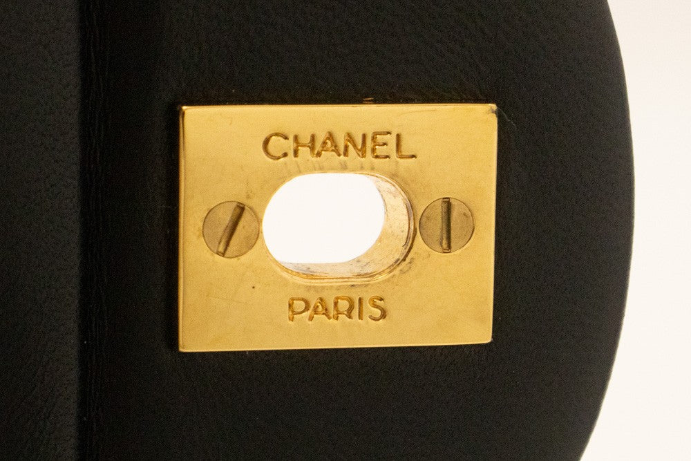 Chanel Classic Flap Lambskin Black Leather Crossbody Bag Bag (Pre-Owned)