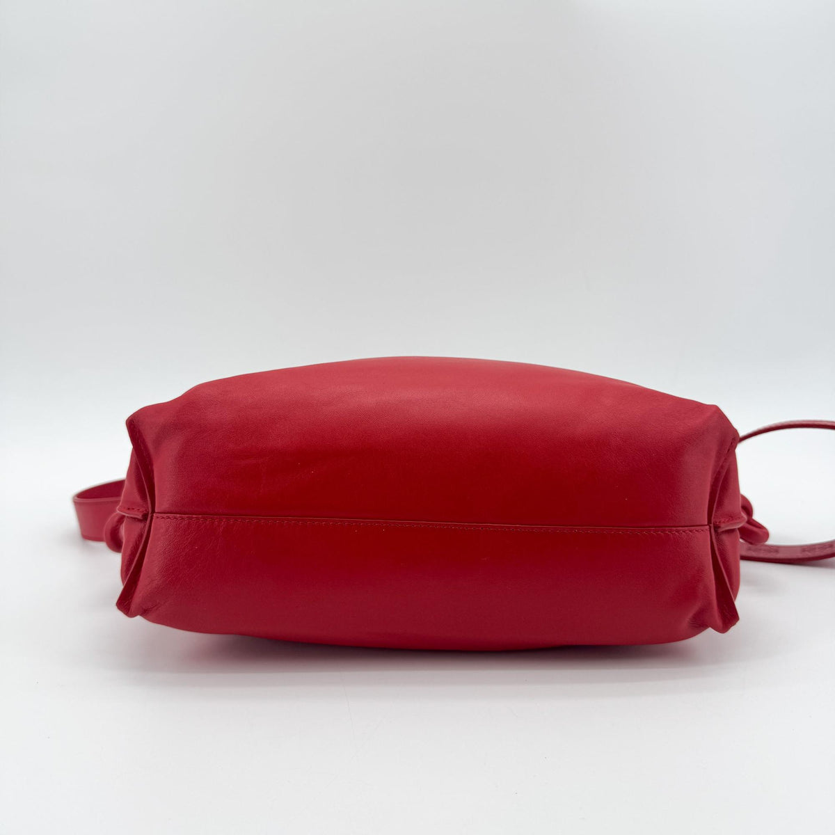 Loewe Monochrome Flamenco Convertible Clutch Leather Red Leather Clutche & Pouche Bag (Pre-Owned)