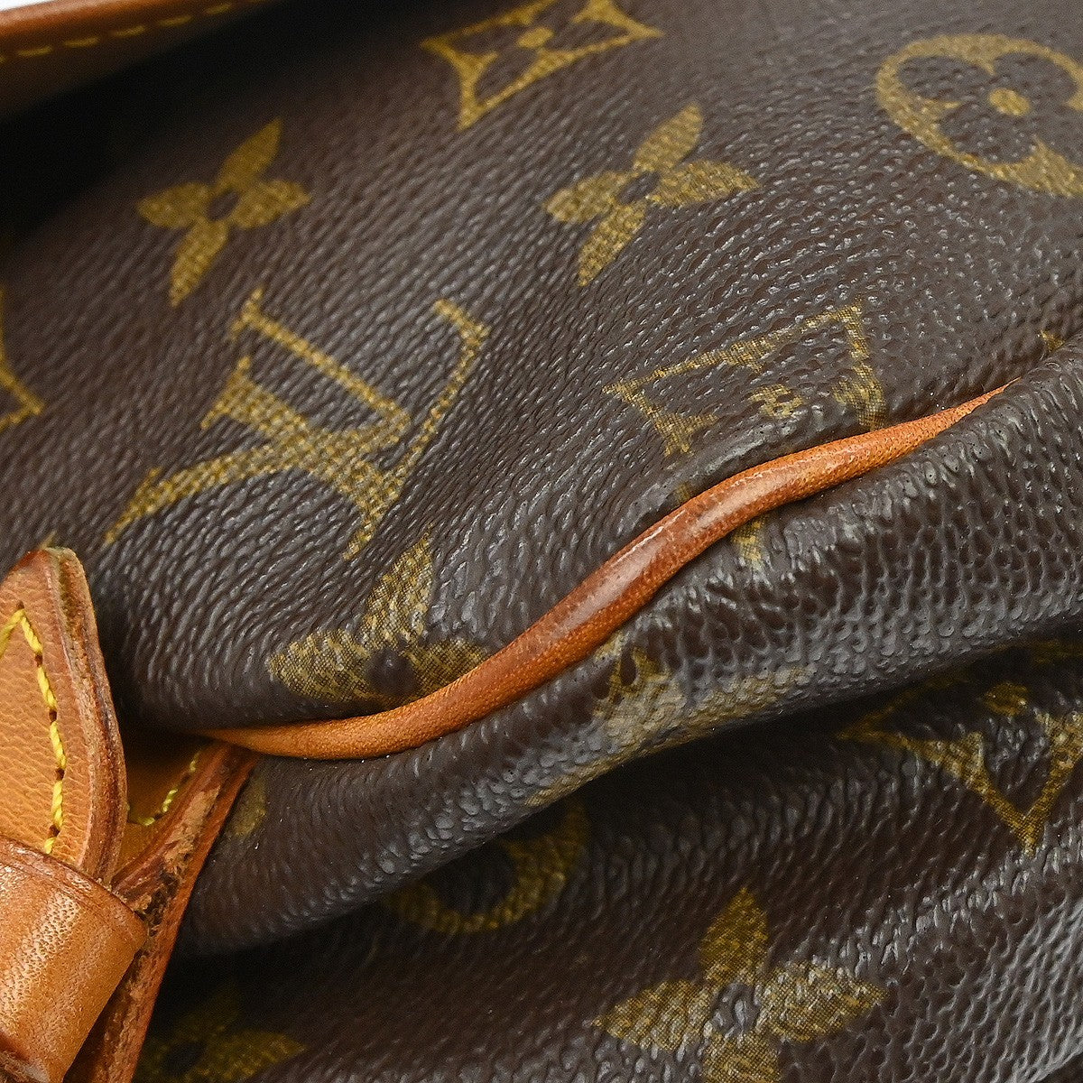 Louis Vuitton Saumur Messenger Monogram Canvas Brown Canvas Shoulder Bag Bag (Pre-Owned)