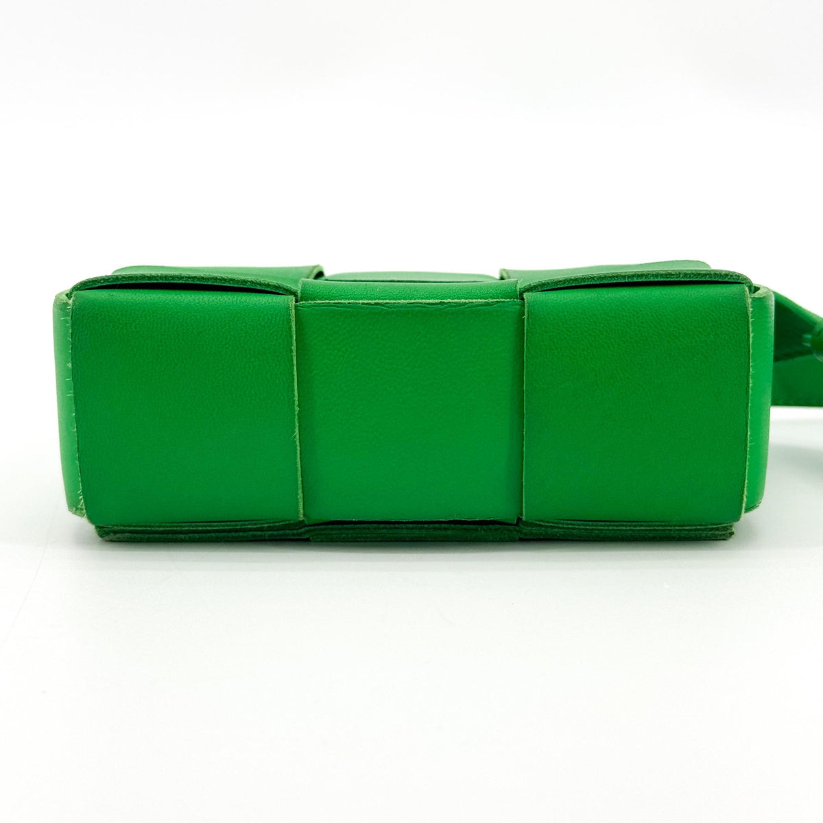 Bottega Veneta Cassette Maxi Intrecciato Leather Green Leather Crossbody Bag Bag (Pre-Owned)