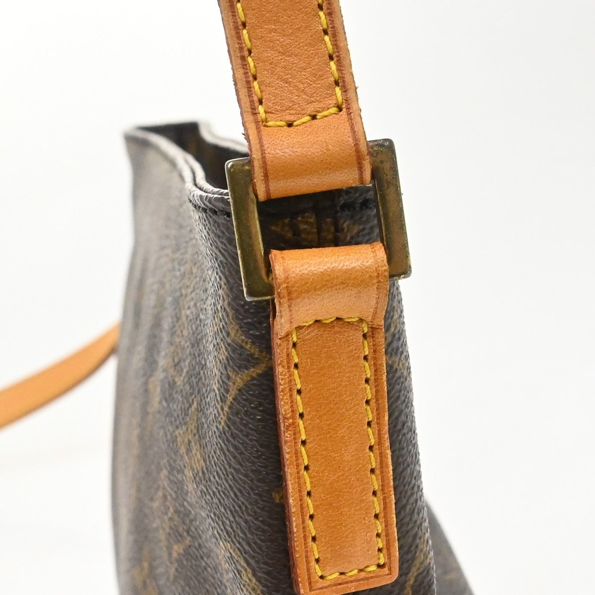 Louis Vuitton Trotteur Monogram Canvas Brown Canvas Handbag (Pre-Owned)