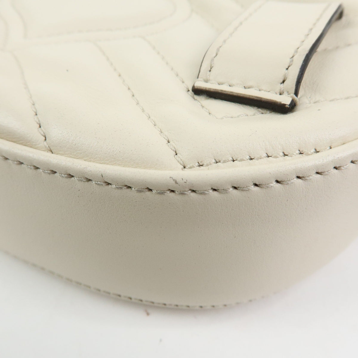 Gucci Gg Marmont Belt Embellished Matelasse Leather Beige Leather Handbag (Pre-Owned)