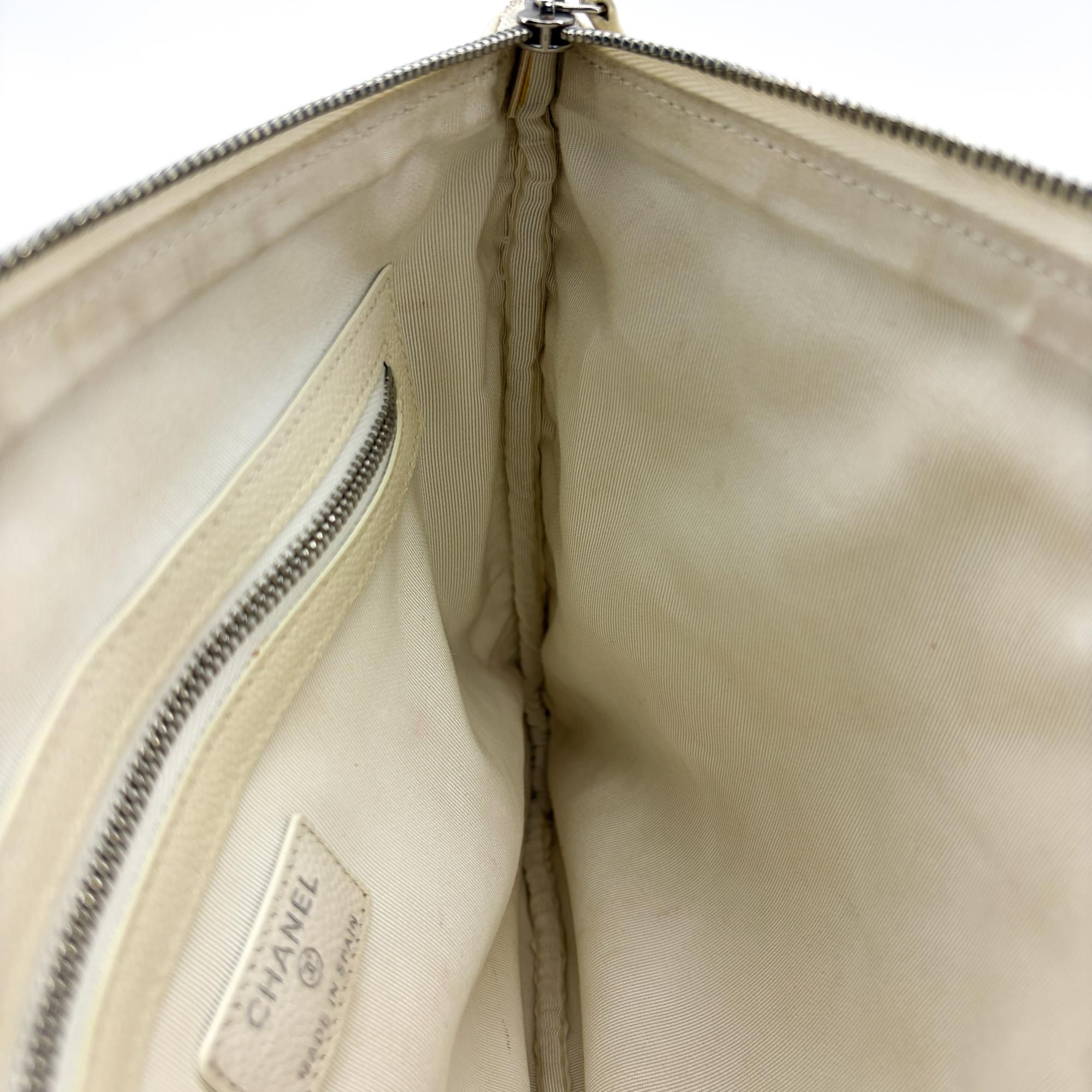 Chanel Classic O Case Quilted Caviar White Leather Clutche & Pouche Bag (Pre-Owned)