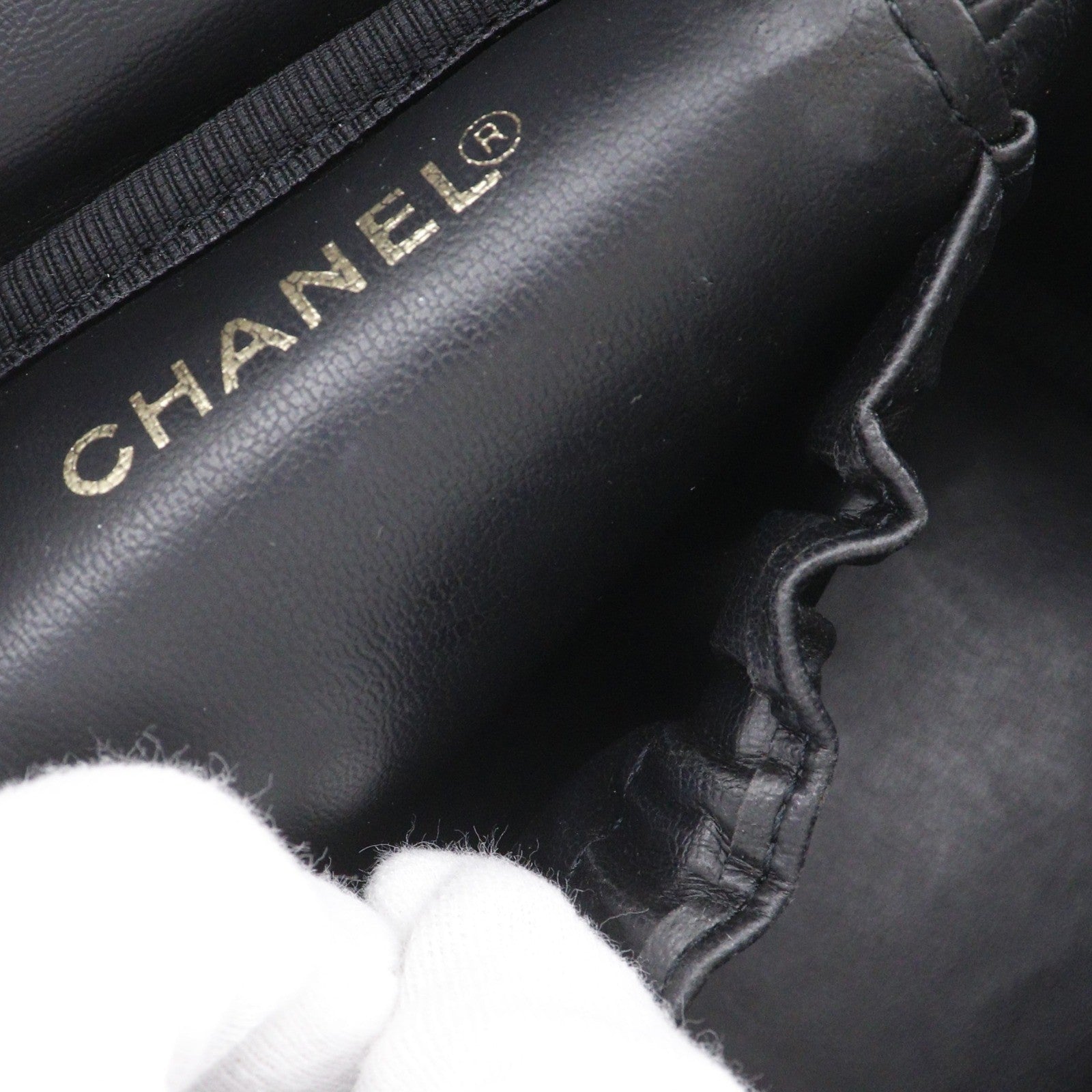 Chanel Vintage Timeless Cosmetic Case Caviar Black Leather Handbag (Pre-Owned)