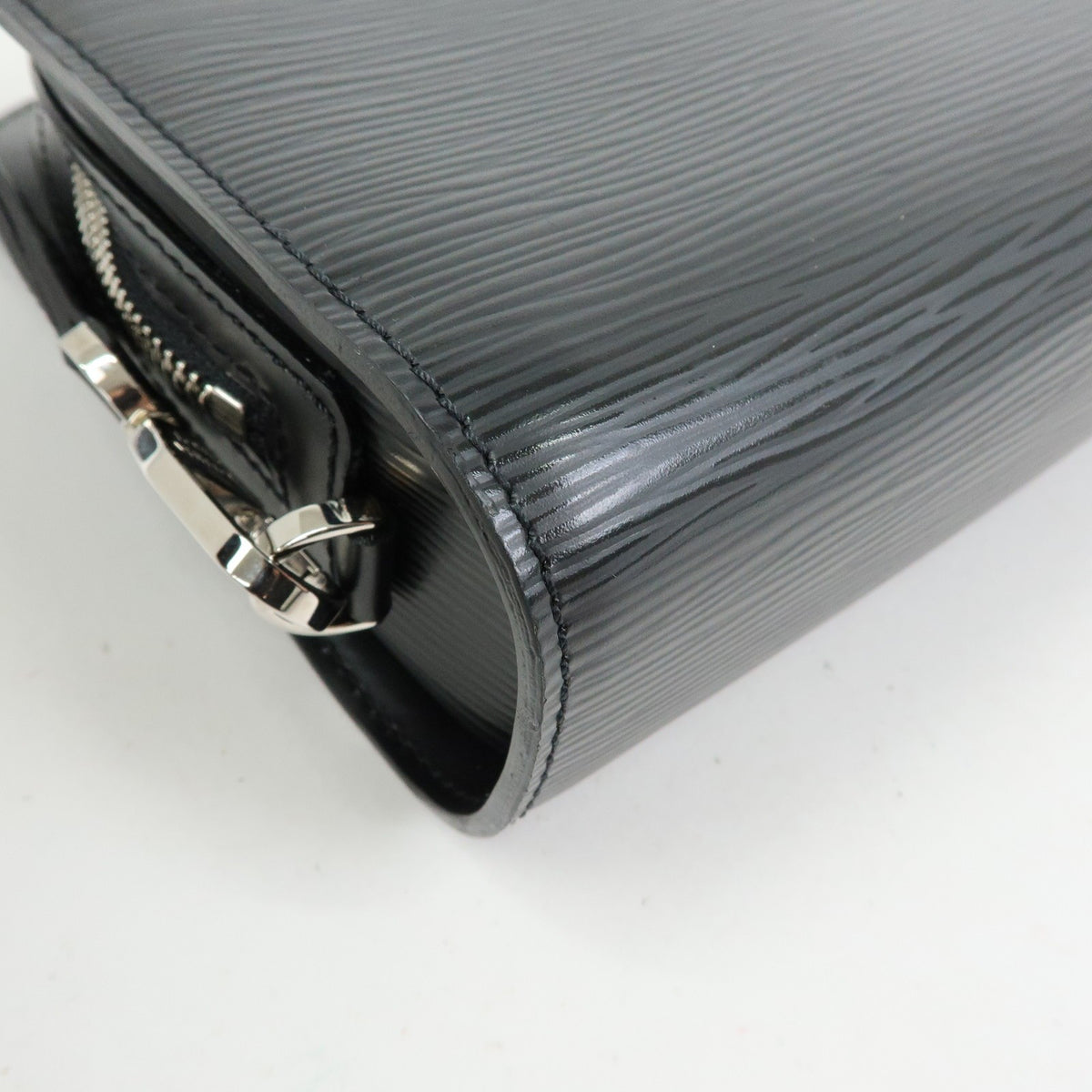 Louis Vuitton Hoche Clutch Epi Leather Black Leather Clutche & Pouche Bag (Pre-Owned)