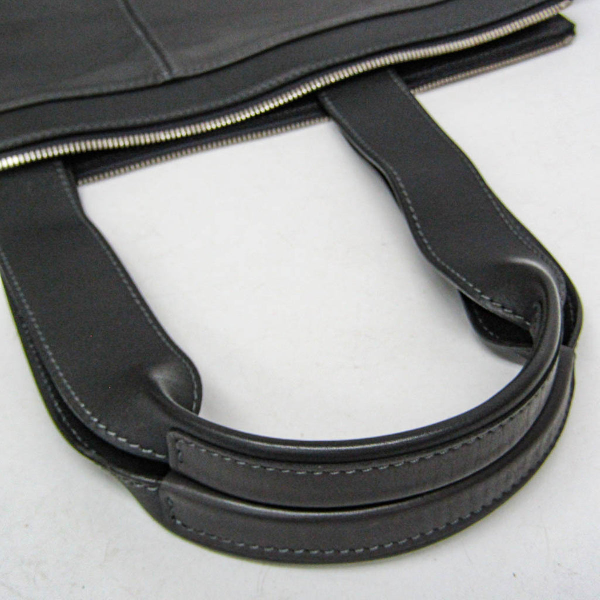 Louis Vuitton V Line Move Gaston Leather Gray Leather Handbag (Pre-Owned)