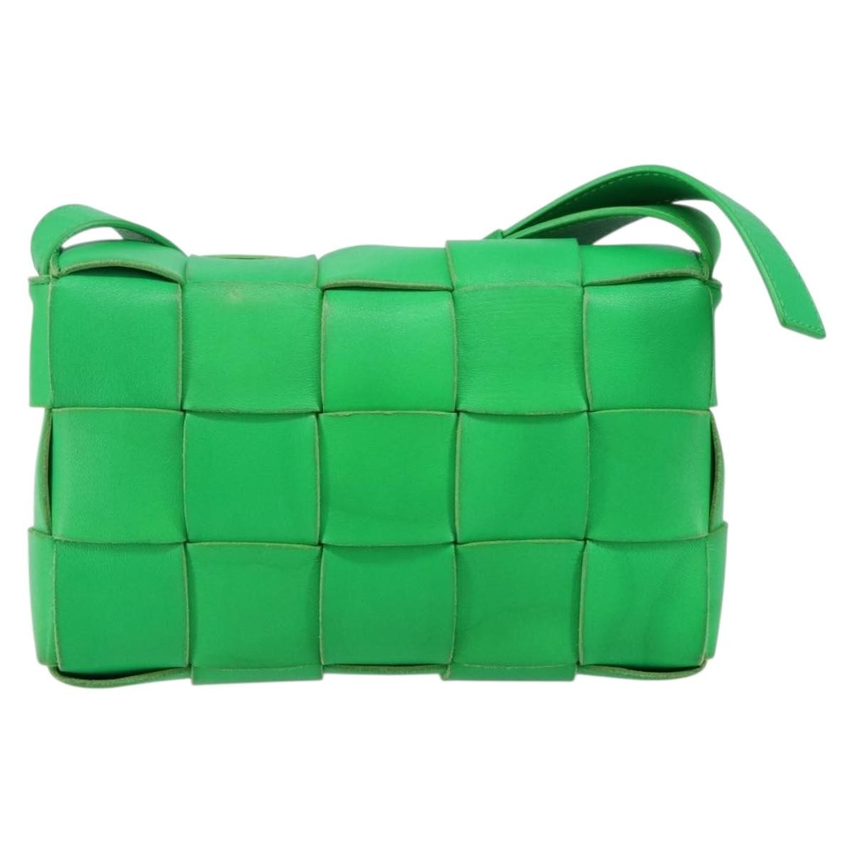 Bottega Veneta Cassette Maxi Intrecciato Leather Green Leather Bag (Pre-Owned)