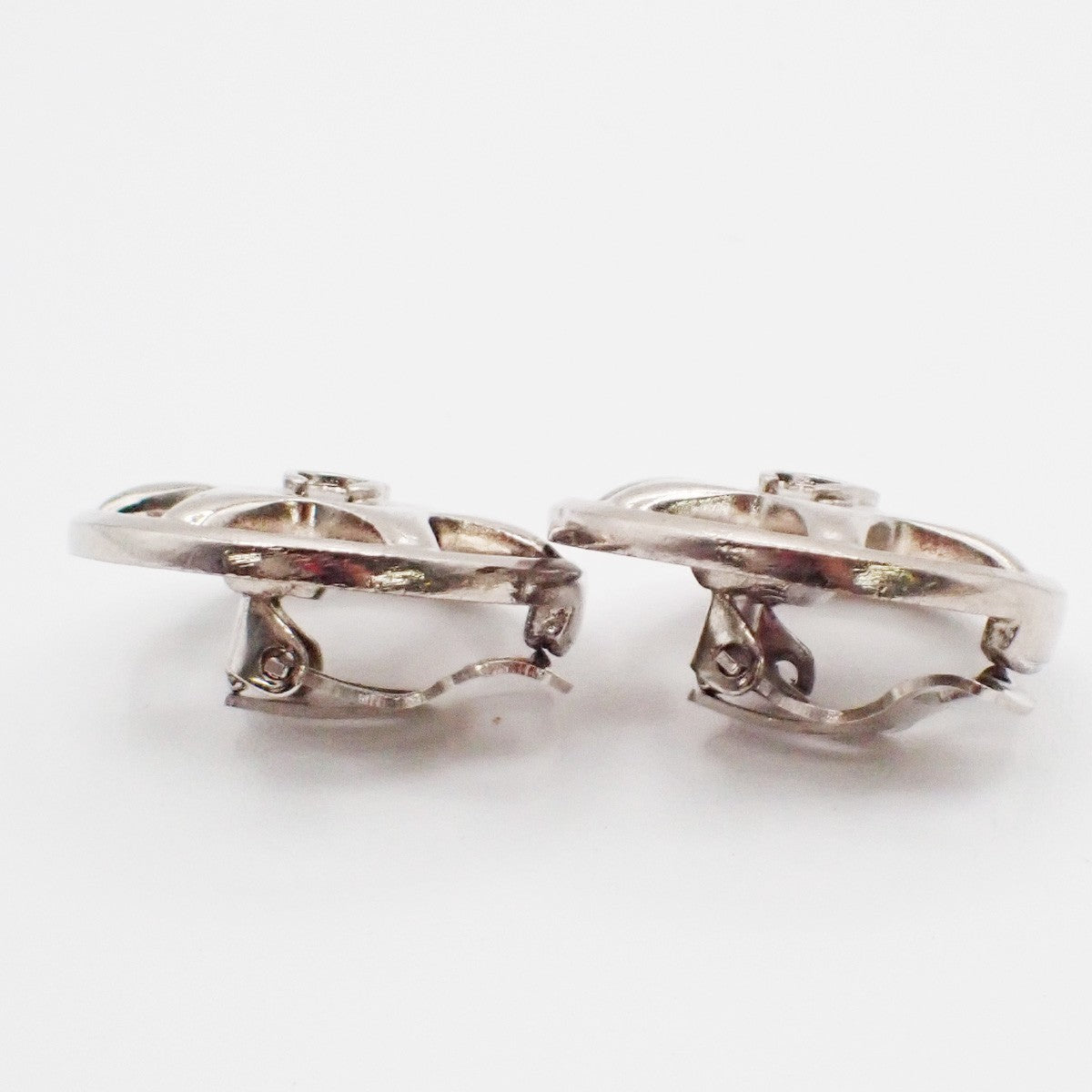 Chanel Vintage Cc Round Clip-On Metal Silver Metal Earrings Jewelry (Pre-Owned)