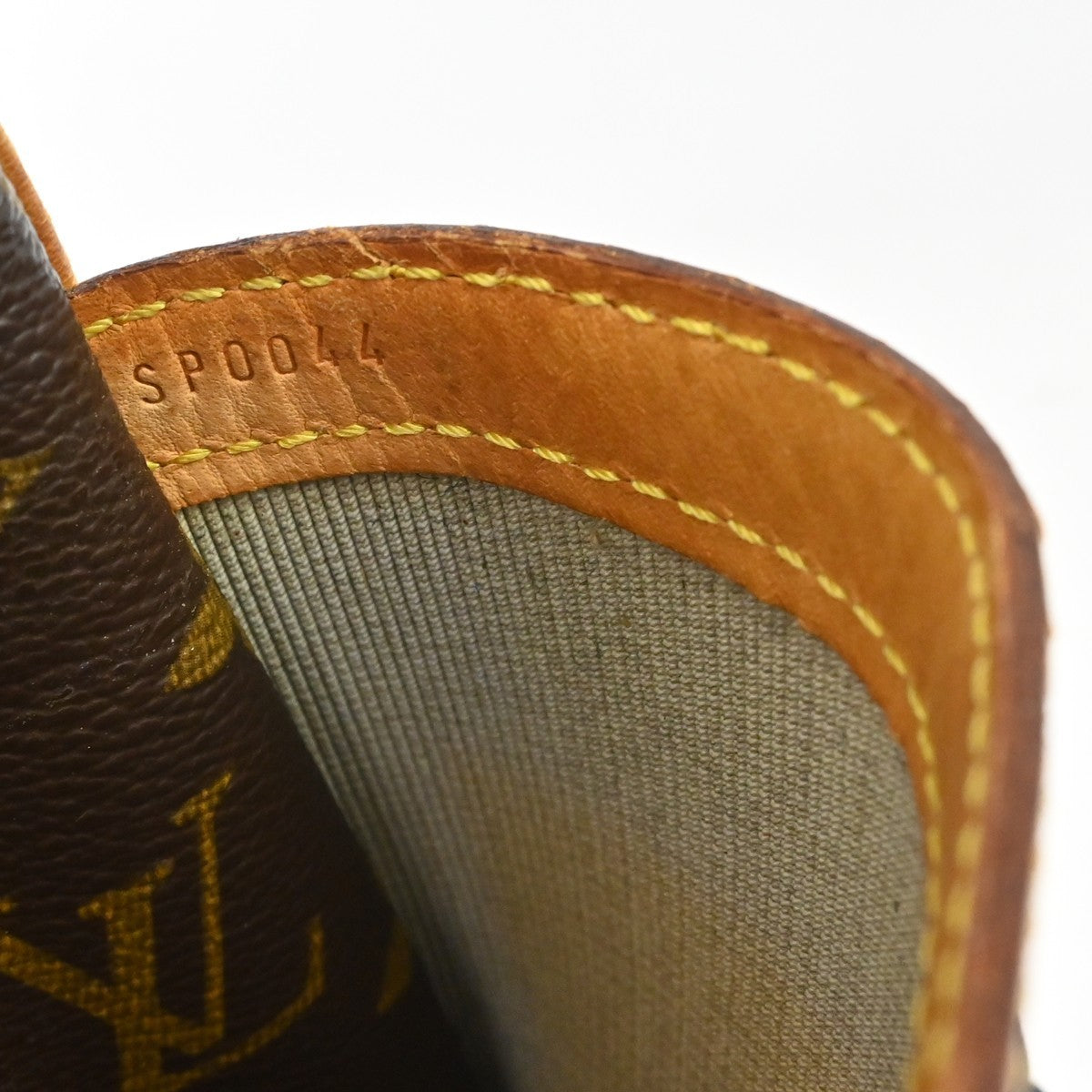 Louis Vuitton Reporter Monogram Canvas Brown Canvas Shoulder Bag Bag (Pre-Owned)