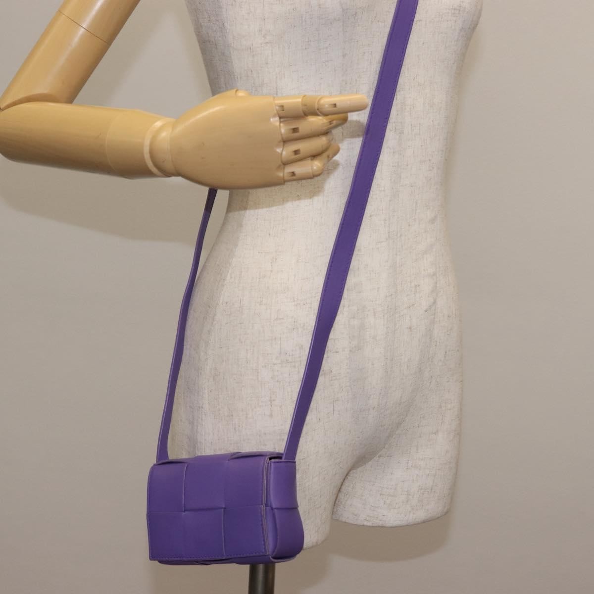 Bottega Veneta Cassette Maxi Intrecciato Leather Purple Leather Clutche & Pouche Bag (Pre-Owned)