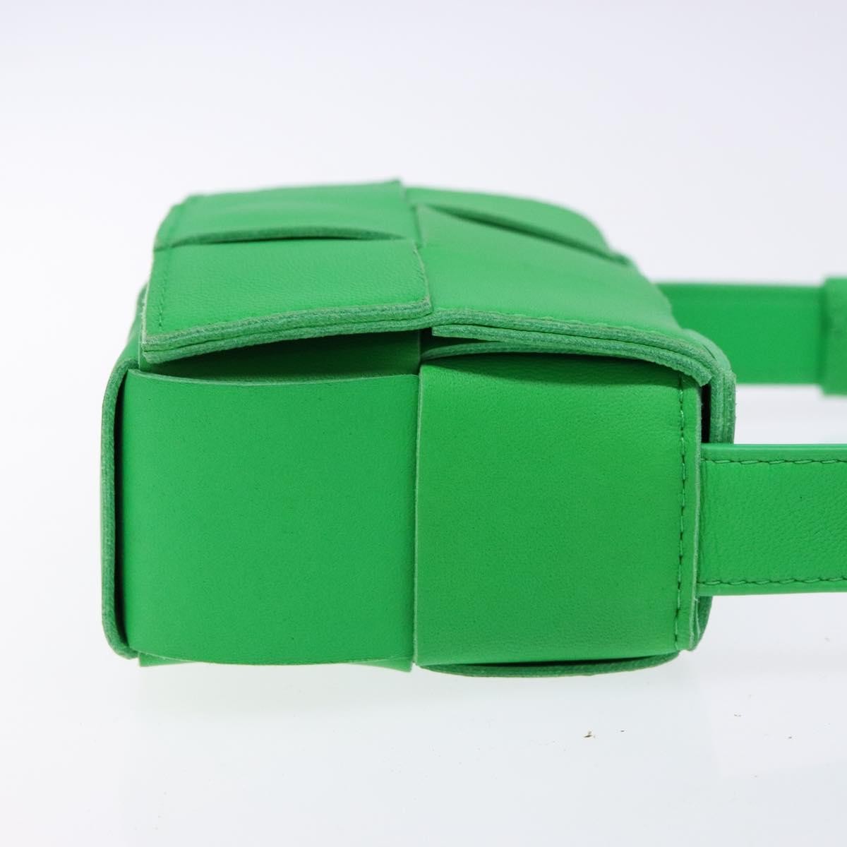 Bottega Veneta Cassette Maxi Intrecciato Leather Green Leather Crossbody Bag Bag (Pre-Owned)