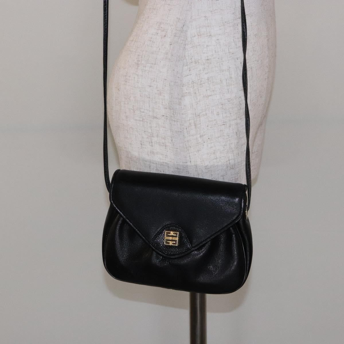 Givenchy Vintage 4G Leather Black Leather Shoulder Bag Bag (Pre-Owned)