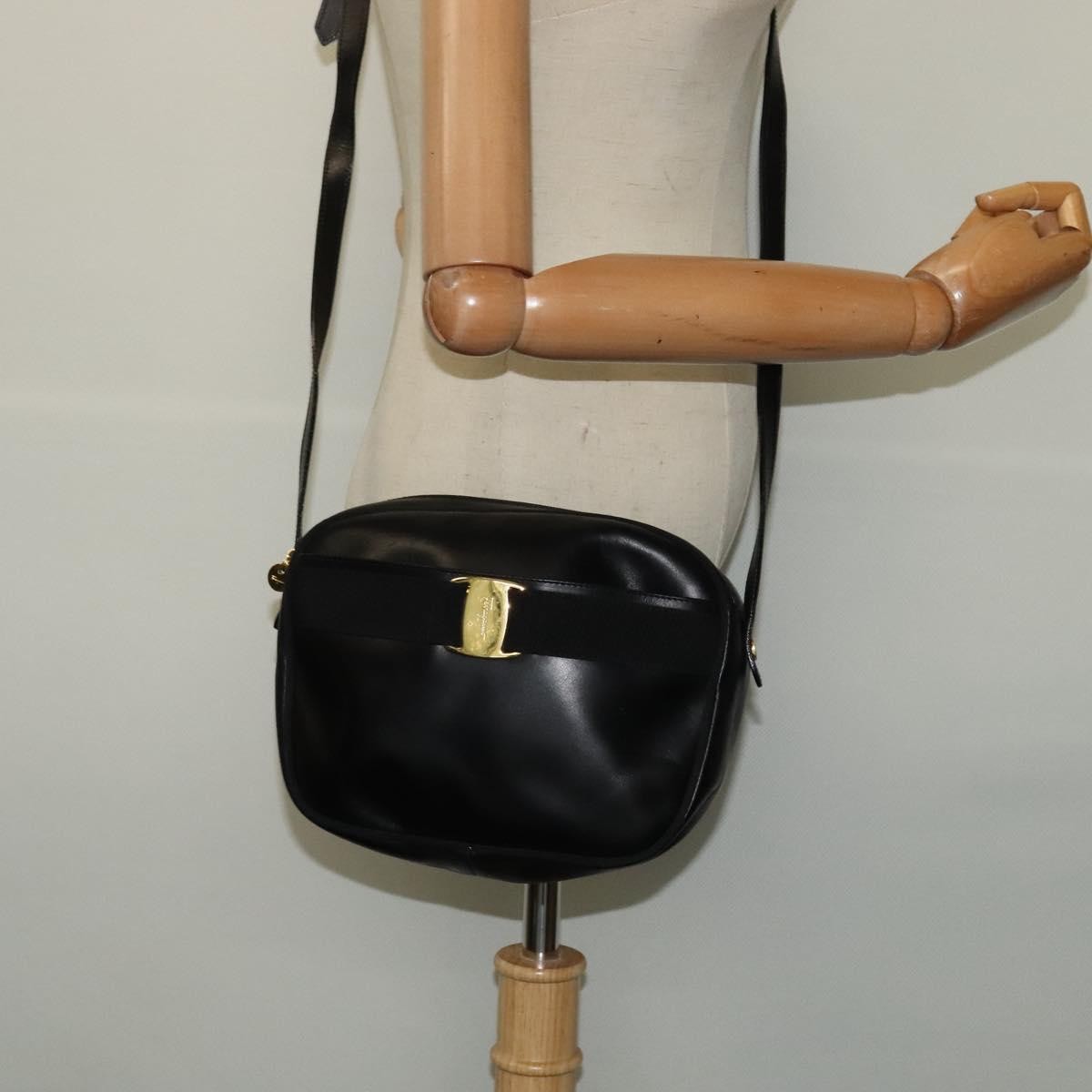 Salvatore Ferragamo Vara Bow Camera Leather Black Leather Shoulder Bag Bag (Pre-Owned)