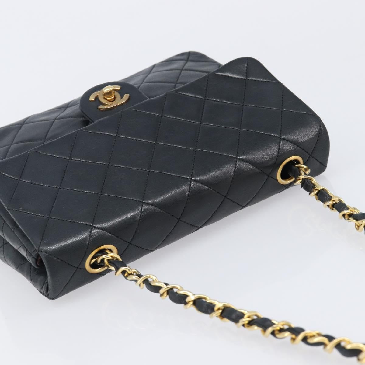 Chanel Vintage Cc Chain Flap Quilted Leather Black Leather Handbag (Pre-Owned)