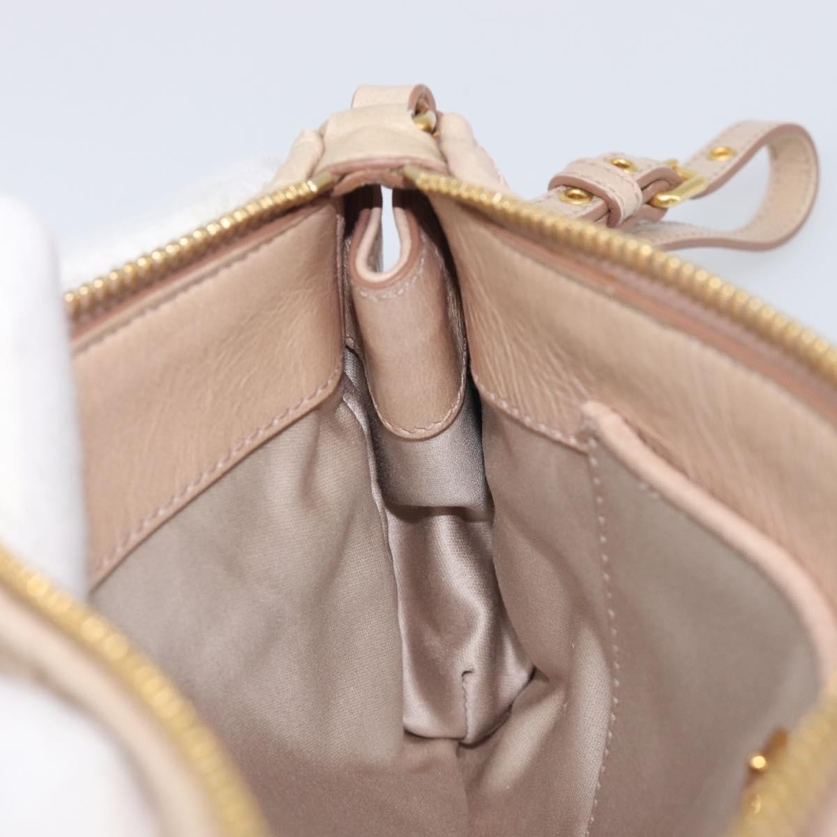 Miu Miu Zip Wristlet Matelasse Leather Beige Leather Clutche & Pouche Bag (Pre-Owned)
