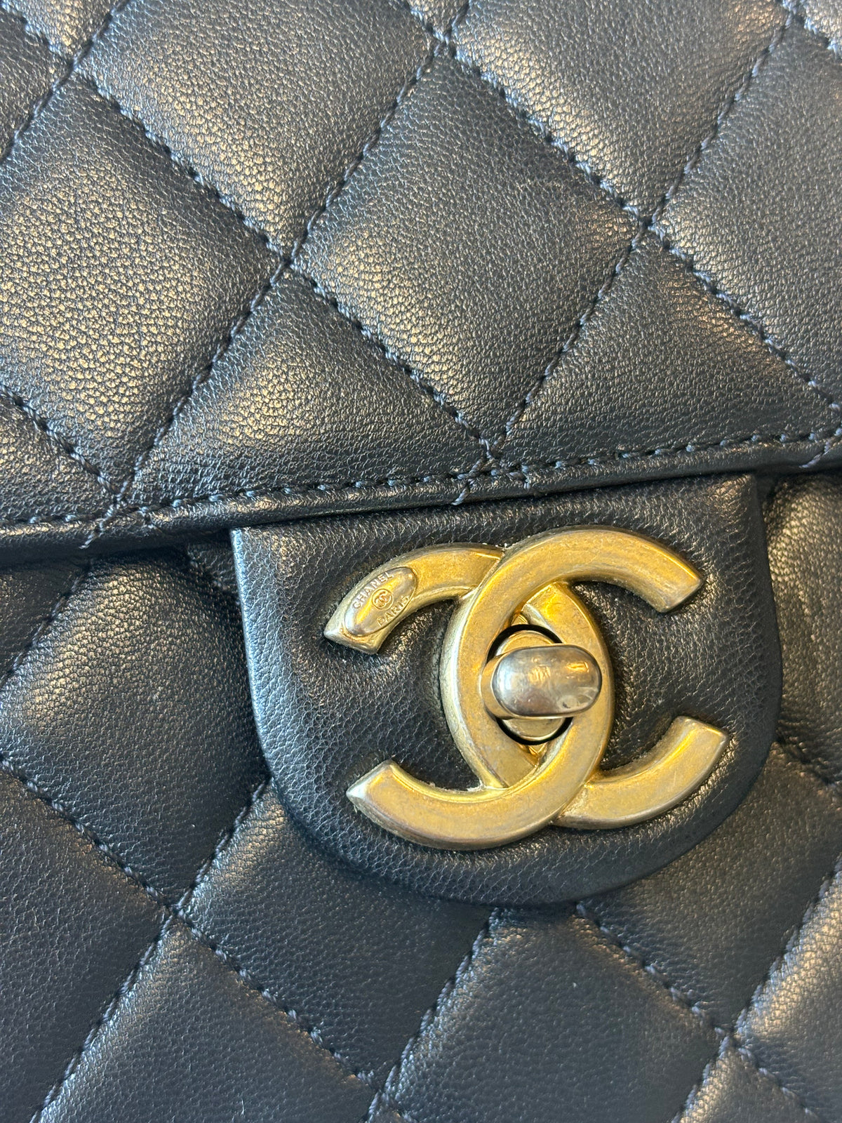 Chanel Chic Pearls Flap Clutch With Chain Quilted Lambskin Black Leather Crossbody Bag Bag (Pre-Owned)