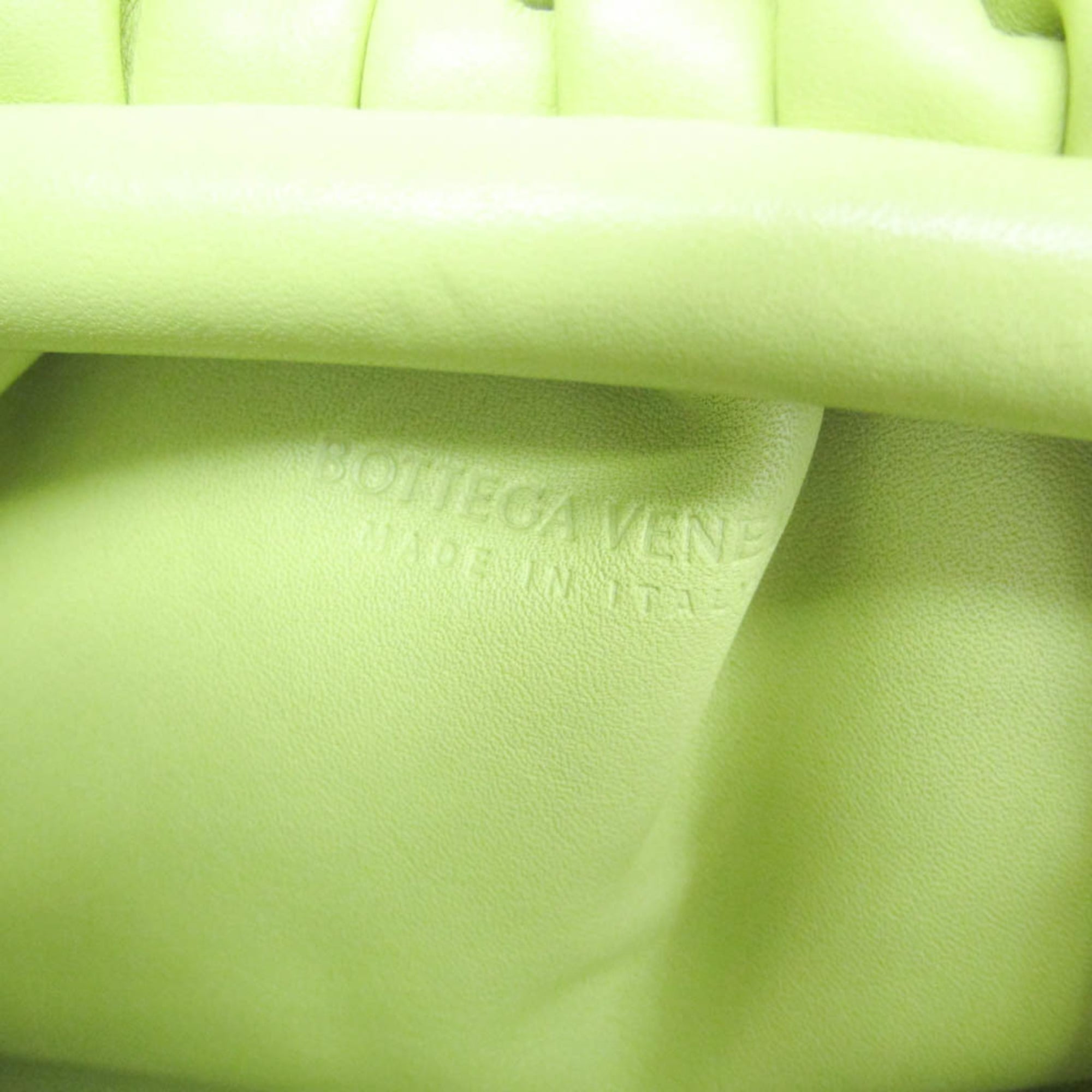 Bottega Veneta The Pouch Leather Green Leather Clutche & Pouche Bag (Pre-Owned)