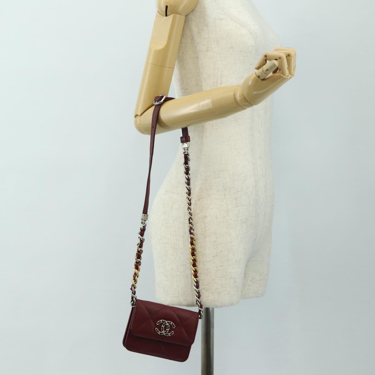 Chanel 19 Wallet On Chain Quilted Lambskin Burgundy Leather Shoulder Bag Bag (Pre-Owned)
