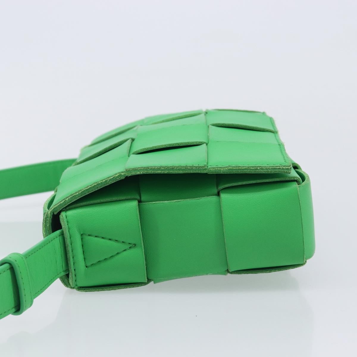 Bottega Veneta Cassette Maxi Intrecciato Leather Green Leather Crossbody Bag Bag (Pre-Owned)