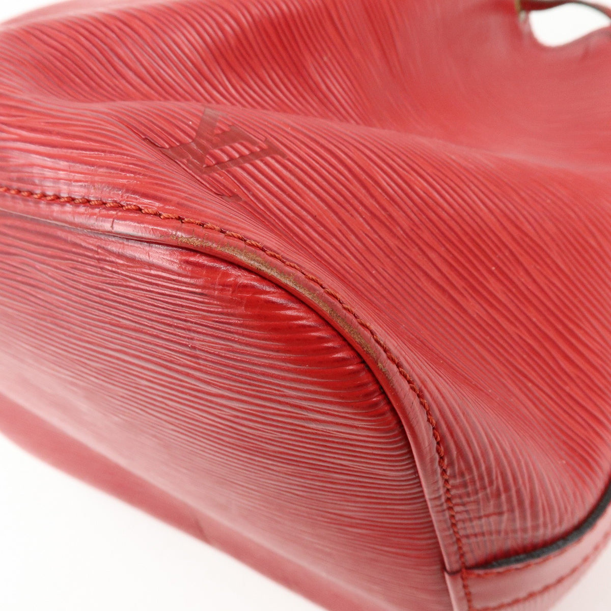 Louis Vuitton Petit Noe Epi Leather Red Leather Handbag (Pre-Owned)
