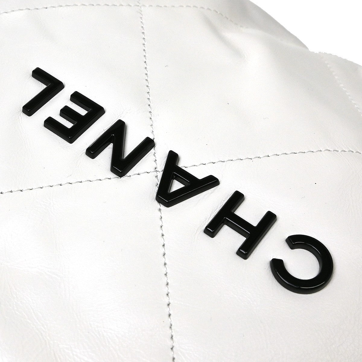 Chanel 22 Chain Quilted Calfskin White Leather Backpack Bag (Pre-Owned)