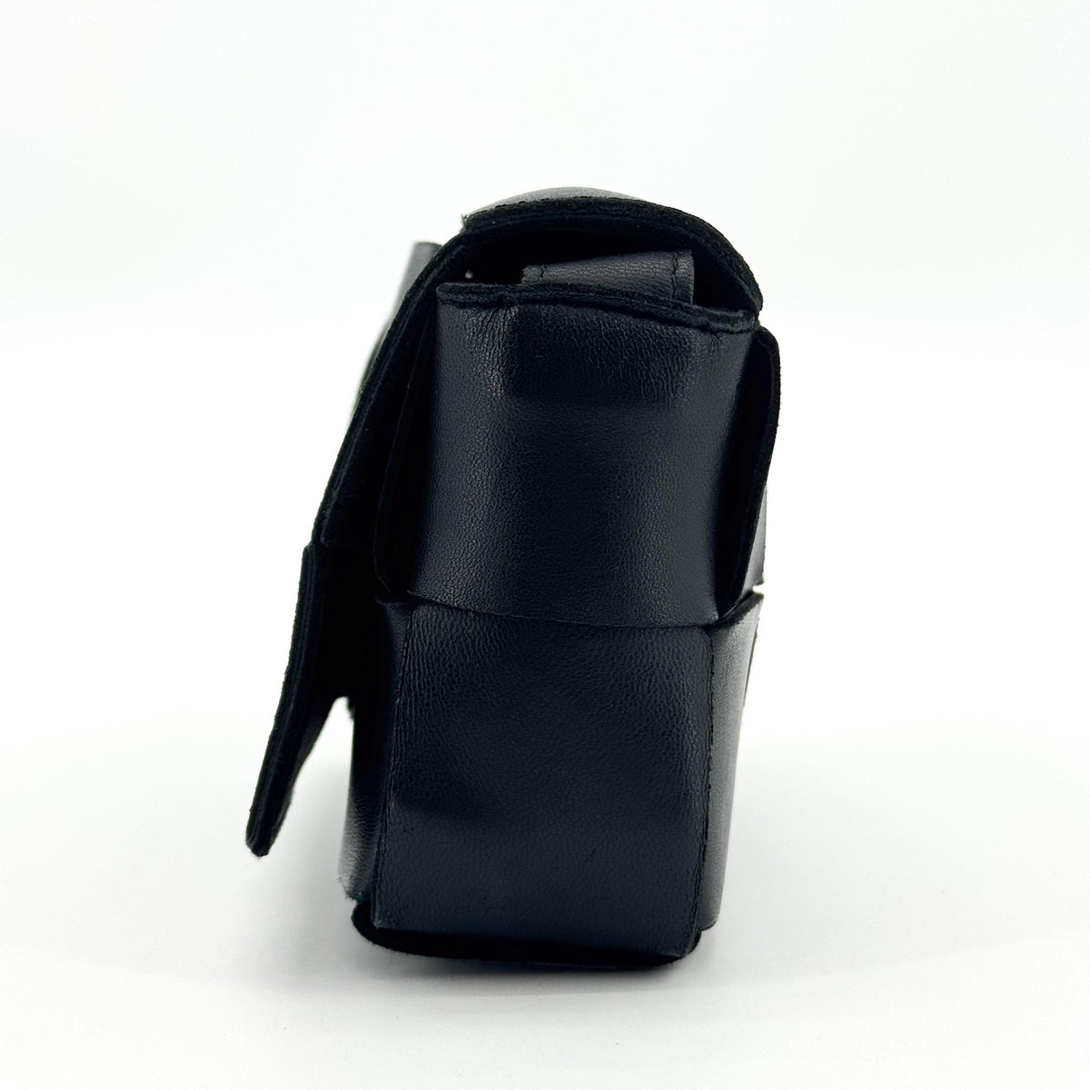 Bottega Veneta Candy Cassette Maxi Intrecciato Leather Black Leather Crossbody Bag Bag (Pre-Owned)