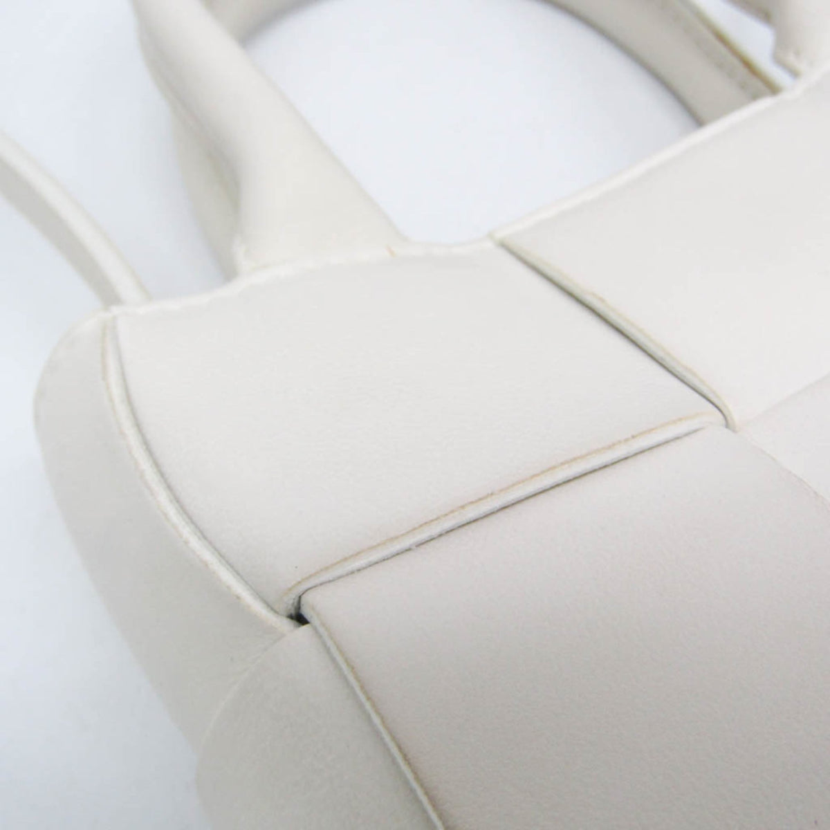 Bottega Veneta Cassette Convertible Maxi Intrecciato Leather White Leather Tote Bag Bag (Pre-Owned)
