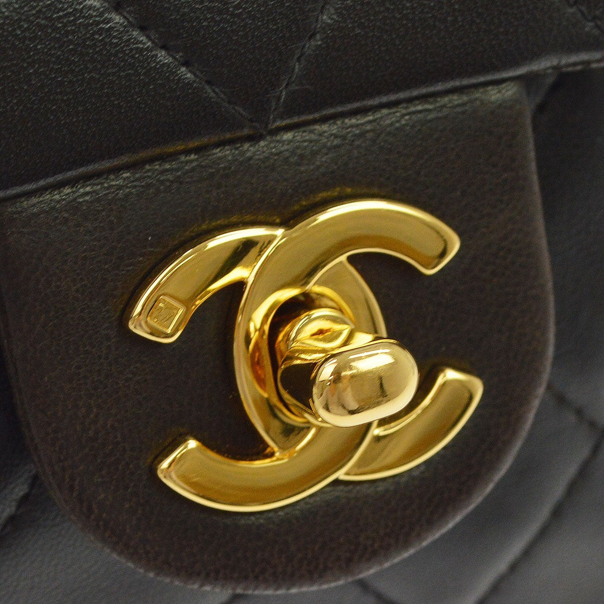 Chanel Vintage Square Classic Single Flap Quilted Lambskin Black Leather Handbag (Pre-Owned)