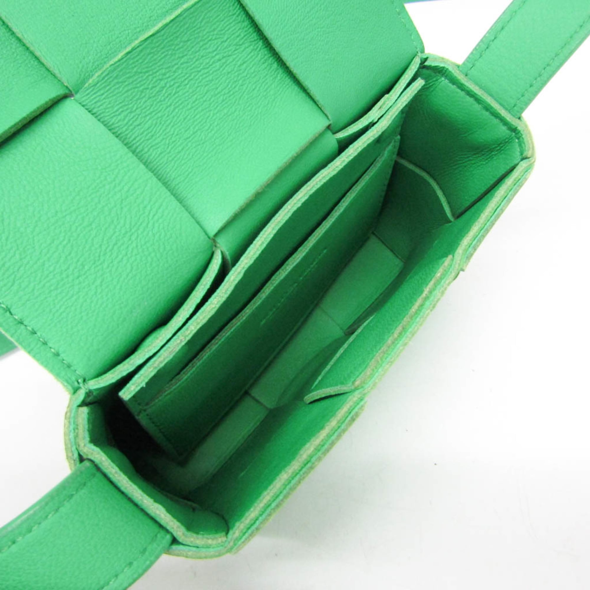 Bottega Veneta Cassette Maxi Intrecciato Leather Green Leather Clutche & Pouche Bag (Pre-Owned)