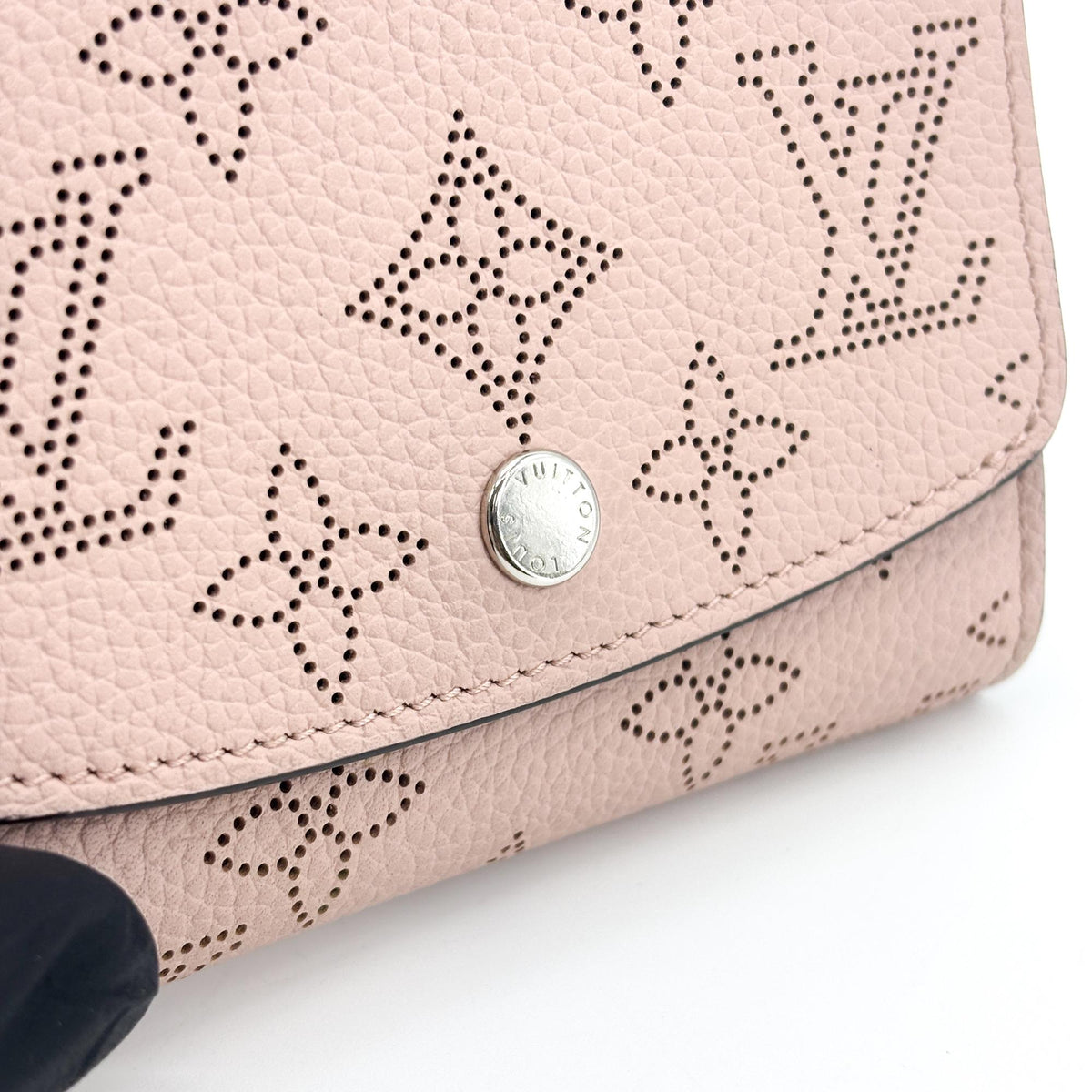 Louis Vuitton Iris Wallet Nm Mahina Leather Pink Calfskin Wallets Accessory (Pre-Owned)