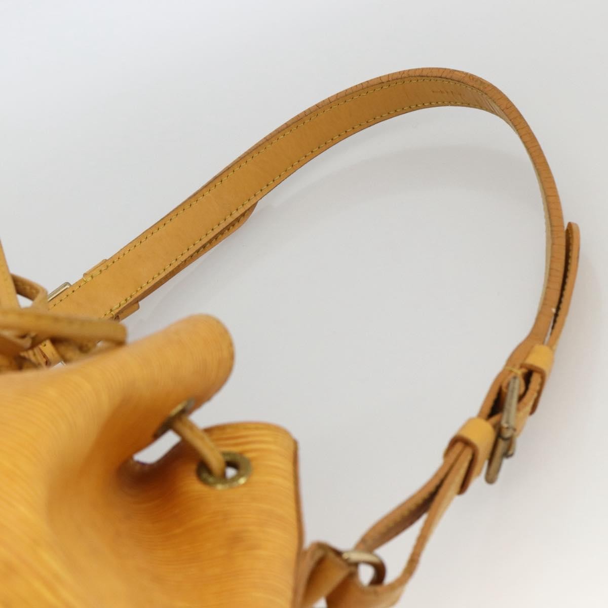 Louis Vuitton Noe Epi Leather Yellow Leather Shoulder Bag Bag (Pre-Owned)