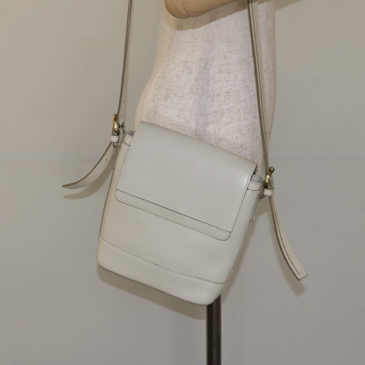 Burberry Flap Shoulder Leather White Leather Shoulder Bag Bag (Pre-Owned)