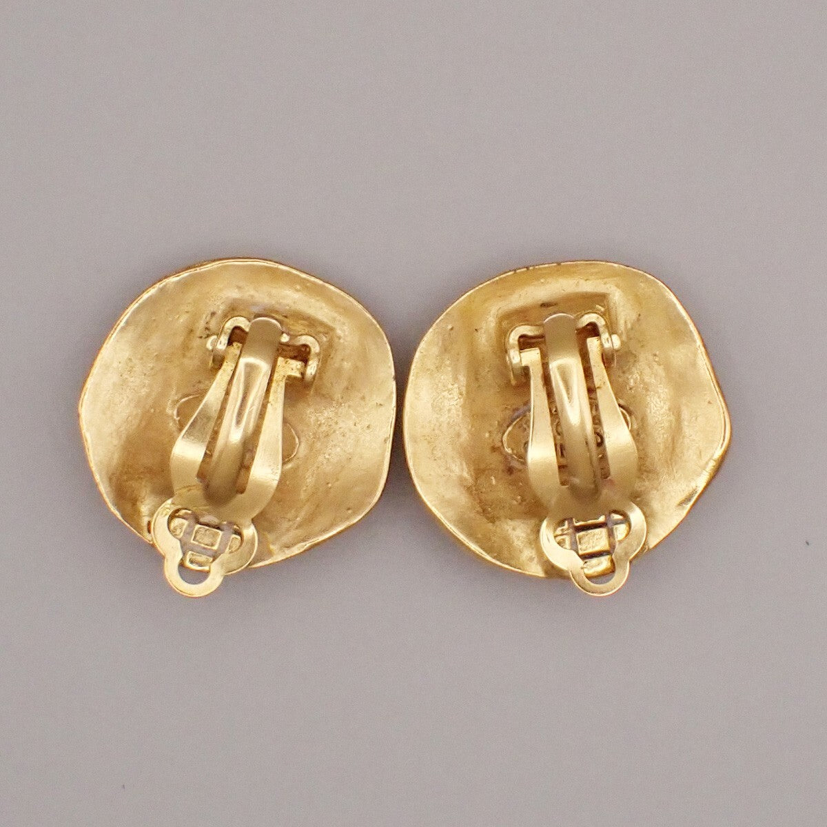 Chanel Vintage Cc Round Clip-On Metal Gold Gold_Plated Earrings Jewelry (Pre-Owned)