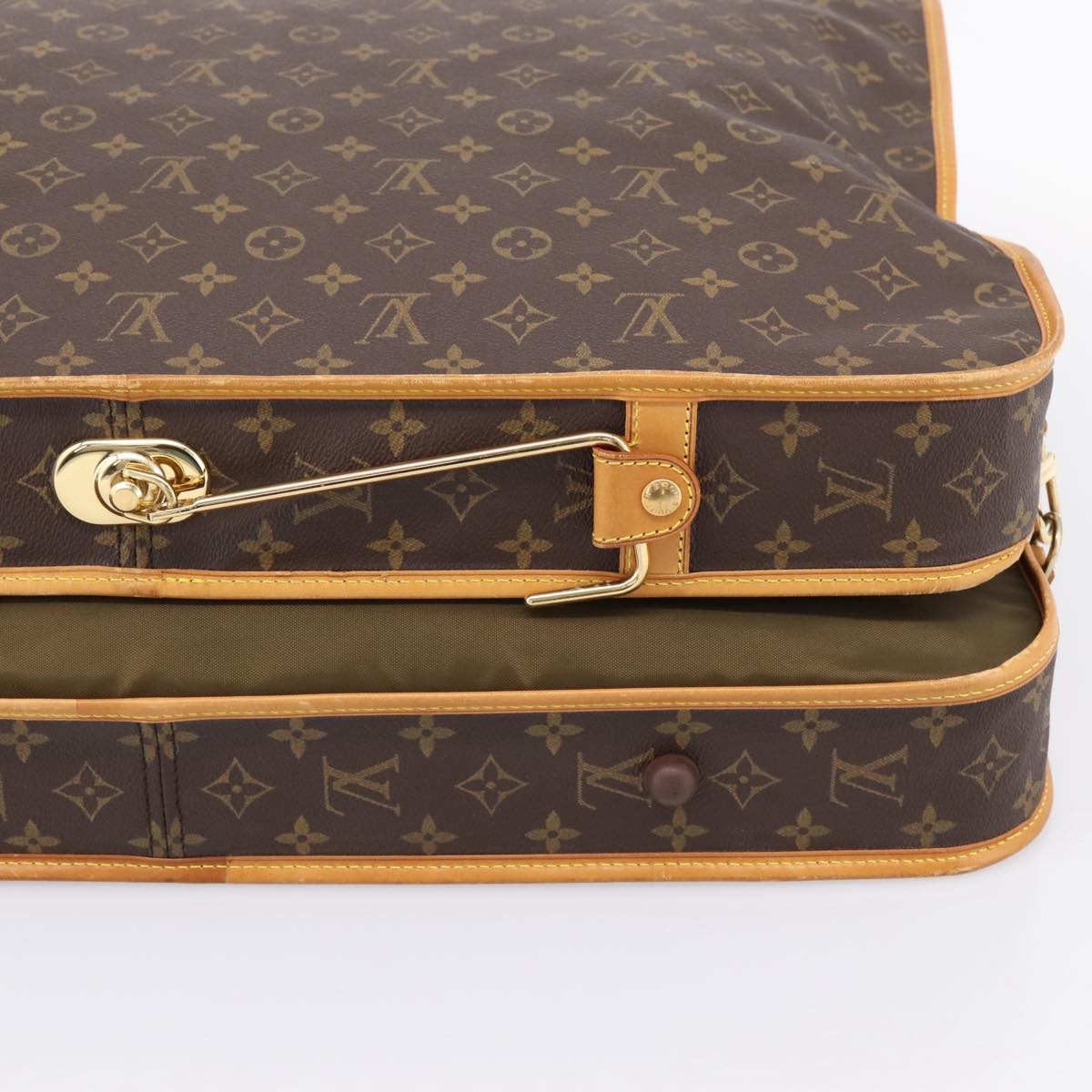 Louis Vuitton Garment Carrier Monogram Canvas Brown Canvas Handbag (Pre-Owned)
