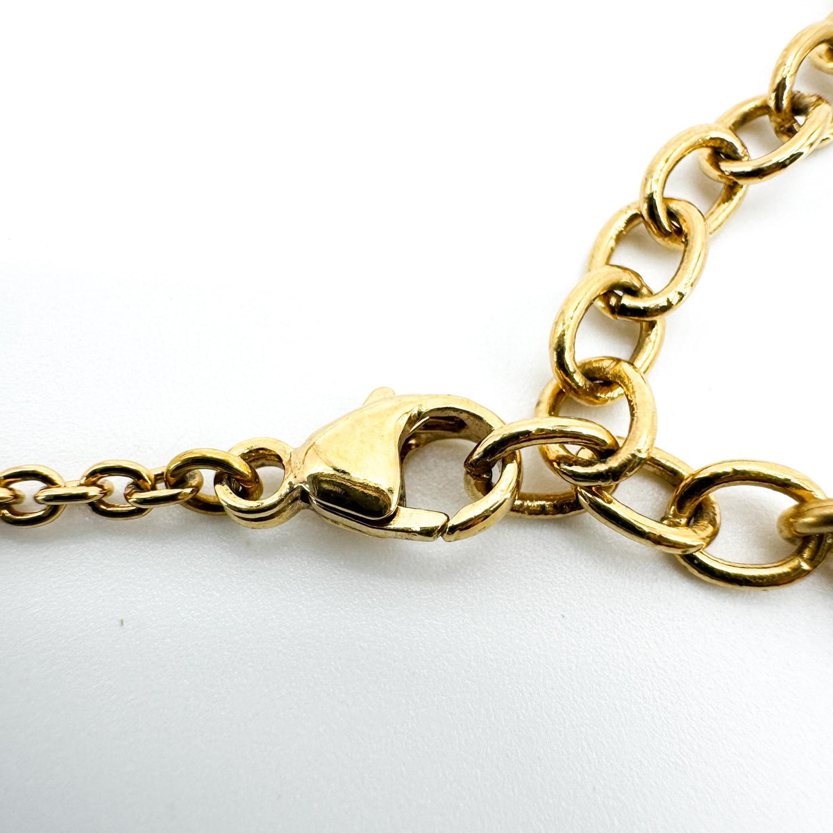 Louis Vuitton Essential V Metal Gold Other Necklace Jewelry (Pre-Owned)