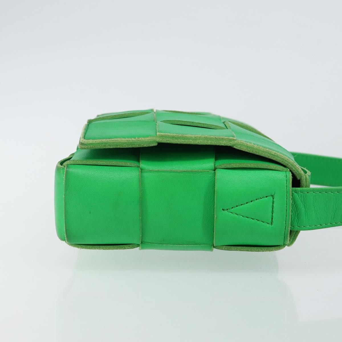 Bottega Veneta Cassette Maxi Intrecciato Leather Green Leather Bag (Pre-Owned)