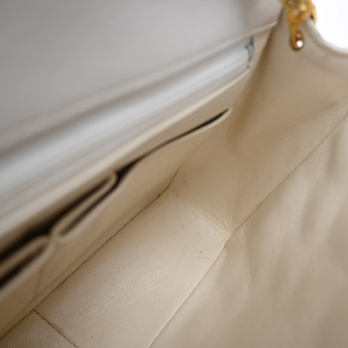 Chanel Vintage Square Classic Flap Quilted Lambskin White Leather Shoulder Bag Bag (Pre-Owned)