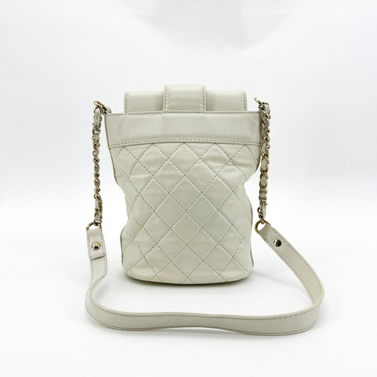Chanel Cc Lock Flap Bucket Quilted Lambskin White Leather Shoulder Bag Bag (Pre-Owned)