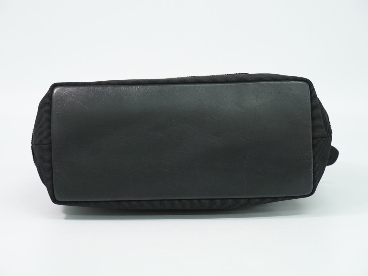 Salvatore Ferragamo Vala Chain Canvas Black Canvas Shoulder Bag Bag (Pre-Owned)